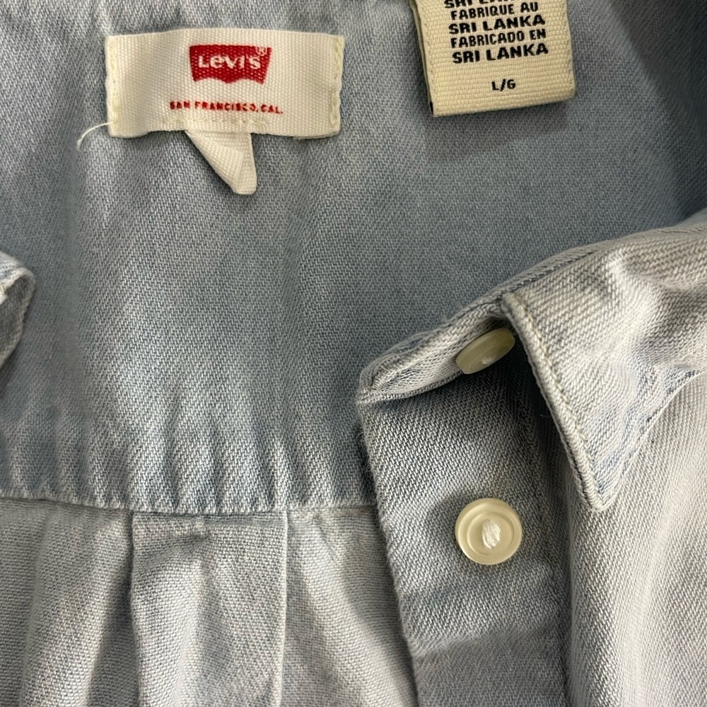 Levi’s Top - Picture 9 of 9